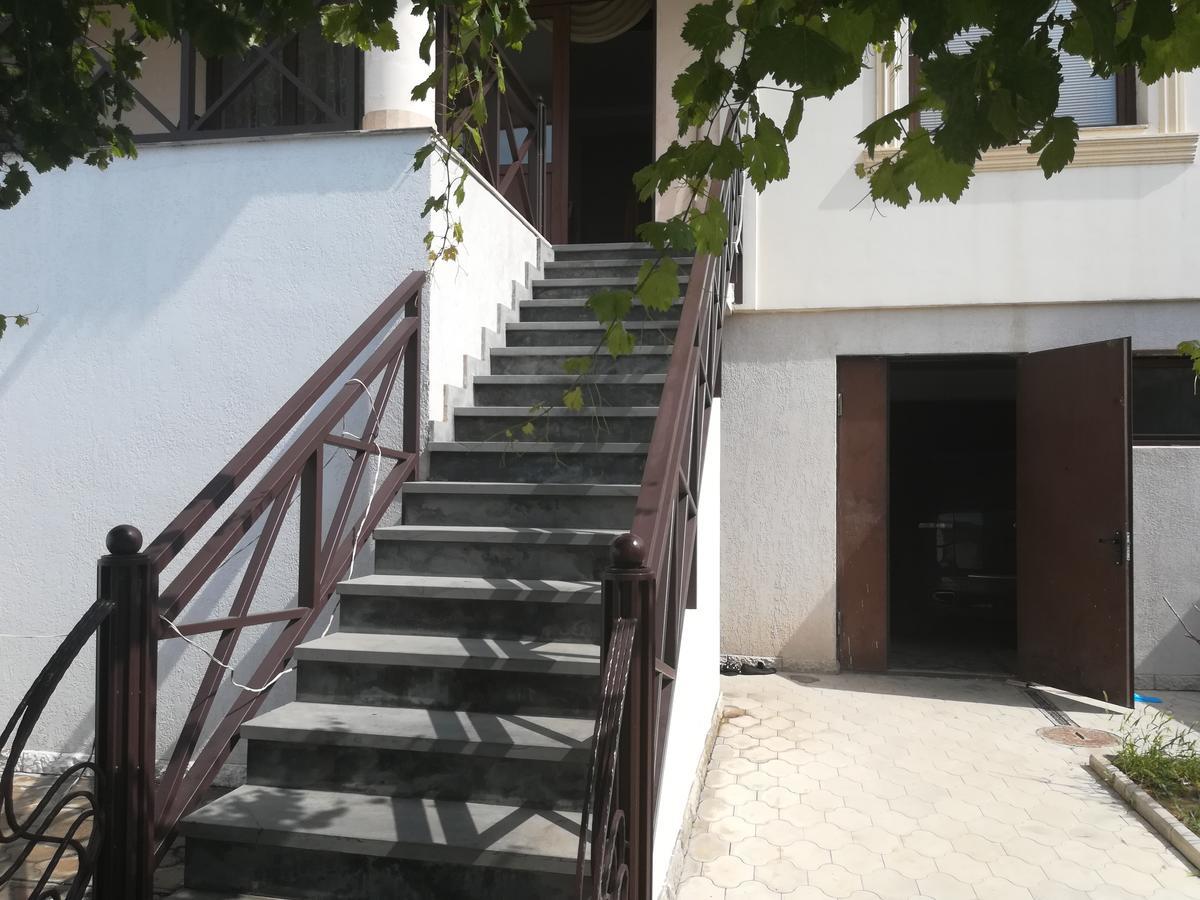 Leon Hotell Tbilisi Exteriör bild